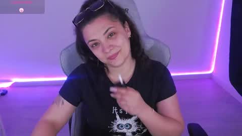 Isabelle online show from April 12, 3:06 pm