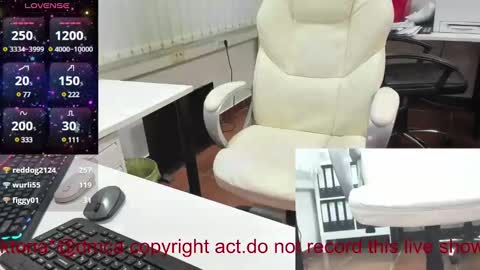 Snapshot of milf_viktoria chatting on December 16, 3:00 pm Viktoria online show from December 16, 3:00 pm