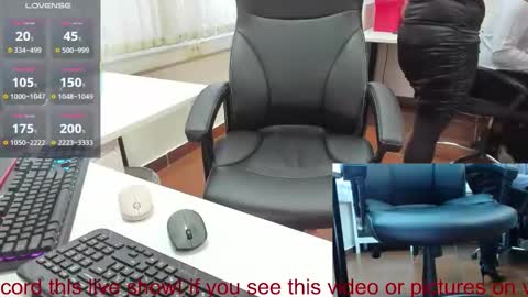 Snapshot of milf_viktoria chatting on September 19, 9:11 am Viktoria online show from September 19, 9:11 am