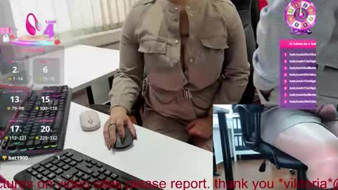 Snapshot of milf_viktoria chatting on October 27, 10:52 am Viktoria online show from October 27, 10:52 am