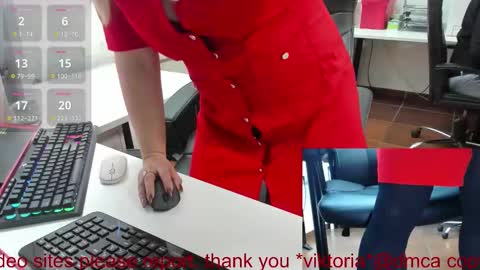 Snapshot of milf_viktoria chatting on November 4, 11:42 am Viktoria online show from November 4, 11:42 am