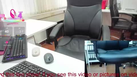 Snapshot of milf_viktoria chatting on December 3, 10:02 am Viktoria online show from December 3, 10:02 am