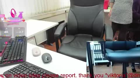 Snapshot of milf_viktoria chatting on December 15, 11:47 am Viktoria online show from December 15, 11:47 am