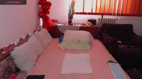 Snapshot of milfdolores chatting on January 29, 9:33 am milfdolores online show from January 29, 9:33 am