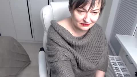 Snapshot of milfscarlette chatting on February 3, 10:25 am MilfScarlette online show from February 3, 10:25 am