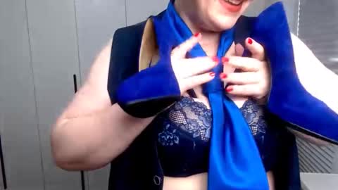 Snapshot of milfscarlette chatting on September 11, 4:12 am MilfScarlette online show from September 11, 4:12 am