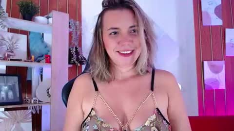 Snapshot of milfsecret69 chatting on July 28, 12:48 pm Sara online show from July 28, 12:48 pm