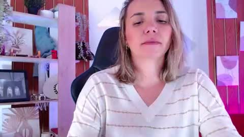 Snapshot of milfsecret69 chatting on July 28, 2:13 pm Sara online show from July 28, 2:13 pm