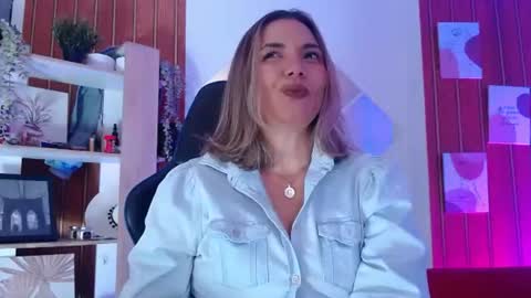 Snapshot of milfsecret69 chatting on July 29, 10:57 am Sara online show from July 29, 10:57 am