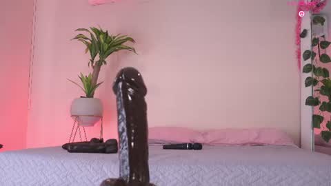 Snapshot of mili_moon_ chatting on June 24, 2:38 pm online show from June 24, 2:38 pm