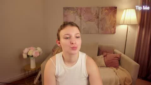 milinafox online show from May 23, 11:42 pm