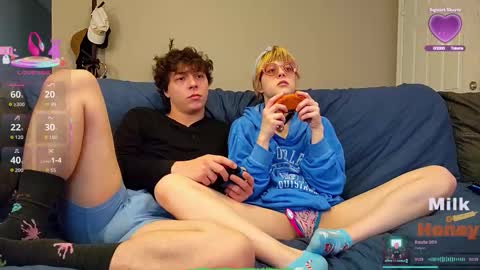 Snapshot of milkandhoneycams chatting on January 8, 9:28 pm MilkandHoney online show from January 8, 9:28 pm