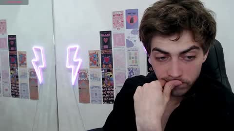 milkhunter_ online show from April 16, 9:50 pm