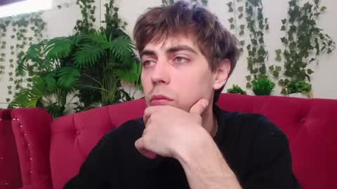 milkhunter_ online show from April 18, 8:29 am