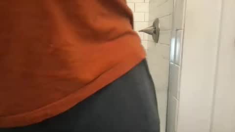 Snapshot of milkitdaddy chatting on February 1, 2:05 am milkitdaddy online show from February 1, 2:05 am