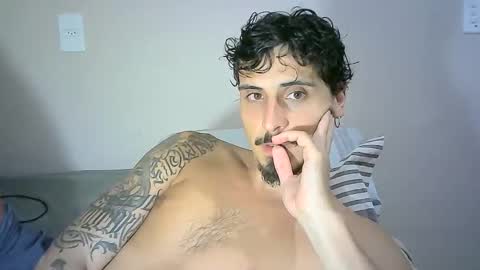 Snapshot of milkoffee chatting on December 12, 6:03 am milkoffee online show from December 12, 6:03 am