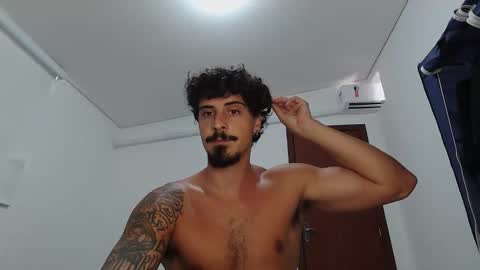 Snapshot of milkoffee chatting on February 8, 2:53 pm milkoffee online show from February 8, 2:53 pm