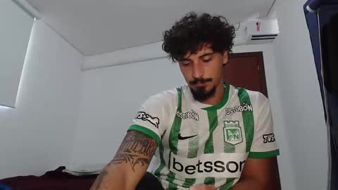 Snapshot of milkoffee chatting on February 12, 1:17 pm milkoffee online show from February 12, 1:17 pm