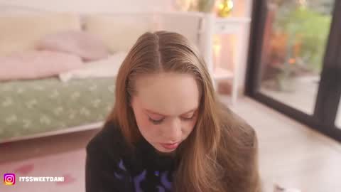 milky_0 online show from April 20, 7:04 pm