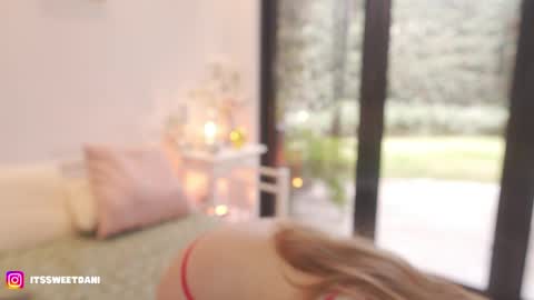 Snapshot of milky_0 chatting on May 9, 7:08 pm milky_0 online show from May 9, 7:08 pm