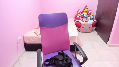 Snapshot of milky__boobs69 chatting on January 14, 12:44 pm vale online show from January 14, 12:44 pm