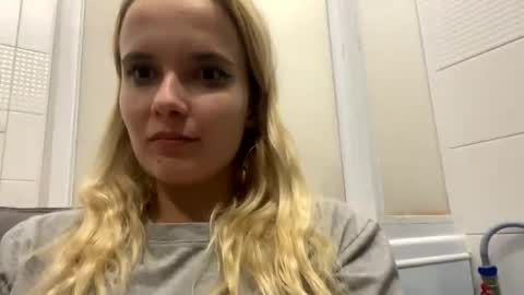 Snapshot of milkybaby269137 chatting on December 27, 7:40 am milkybaby269137 online show from December 27, 7:40 am