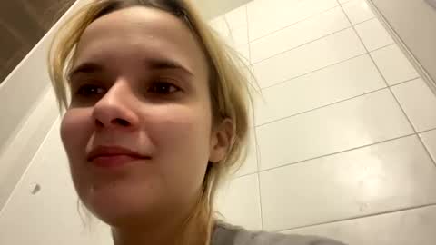 Snapshot of milkybaby269137 chatting on December 28, 3:59 pm milkybaby269137 online show from December 28, 3:59 pm