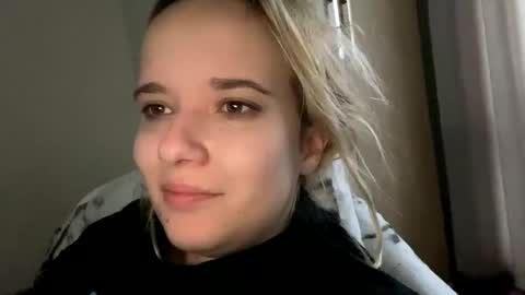 Snapshot of milkybaby269137 chatting on December 30, 8:10 am milkybaby269137 online show from December 30, 8:10 am