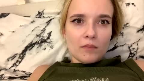 Snapshot of milkybaby269137 chatting on February 8, 6:12 pm milkybaby269137 online show from February 8, 6:12 pm