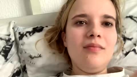 Snapshot of milkybaby269137 chatting on February 9, 7:49 am milkybaby269137 online show from February 9, 7:49 am