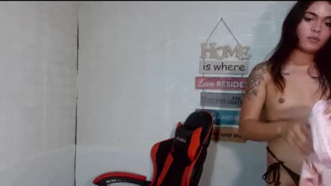 Snapshot of milkycumnel23 chatting on December 23, 2:17 pm NEL 23 online show from December 23, 2:17 pm