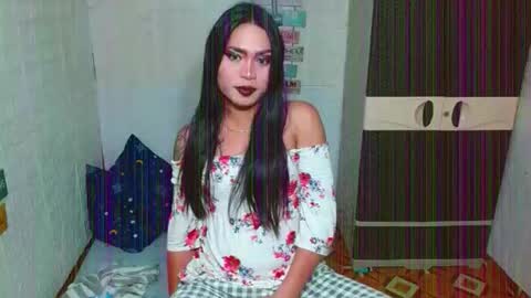 Snapshot of milkycumnel23 chatting on December 2, 1:39 pm NEL 23 online show from December 2, 1:39 pm