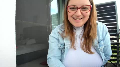 Snapshot of milkykandy chatting on May 10, 1:49 pm Livia online show from May 10, 1:49 pm