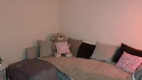 Ula online show from April 4, 4:37 pm