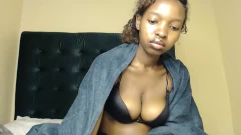 Snapshot of milla_armani chatting on March 3, 9:37 am milla_armani online show from March 3, 9:37 am