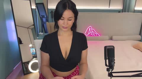 Mila online show from February 27, 7:15 pm