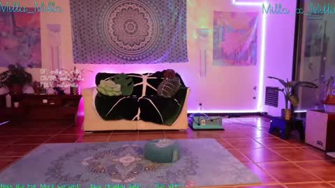 milla_milla online show from December 17, 3:06 am