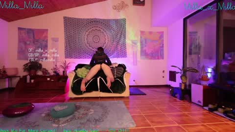 milla_milla online show from December 21, 3:47 am