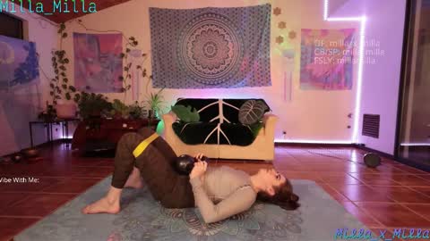 milla_milla online show from December 20, 3:35 am