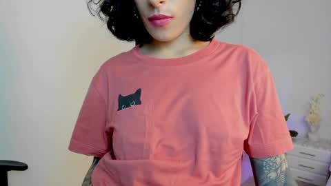 Snapshot of milla_pixxie chatting on December 4, 10:13 am Milagros online show from December 4, 10:13 am