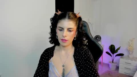 Snapshot of milla_pixxie chatting on December 8, 7:47 am Milagros online show from December 8, 7:47 am