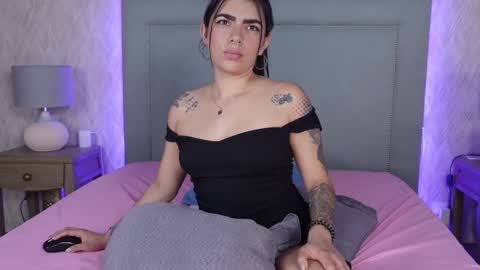 Snapshot of millabliss chatting on March 4, 8:05 pm MillaBliss online show from March 4, 8:05 pm