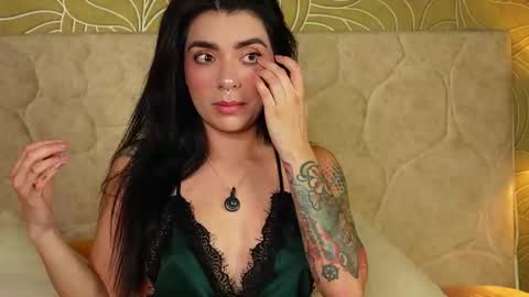 Snapshot of millabliss chatting on November 22, 9:25 pm MillaBliss online show from November 22, 9:25 pm