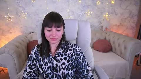 Snapshot of millaluxlove chatting on January 13, 8:41 am millaluxlove online show from January 13, 8:41 am