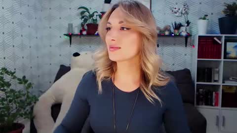 MillaXQueen online show from January 18, 3:27 pm