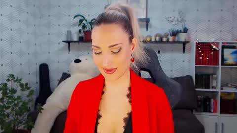 MillaXQueen online show from March 19, 2:32 pm