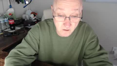 Snapshot of millenium0129 chatting on December 20, 2:49 pm millenium0129 online show from December 20, 2:49 pm