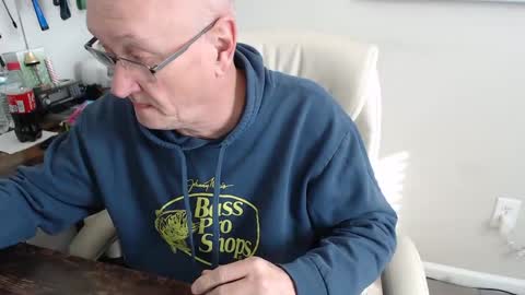 Snapshot of millenium0129 chatting on February 18, 2:59 pm millenium0129 online show from February 18, 2:59 pm