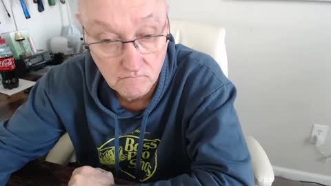 Snapshot of millenium0129 chatting on February 18, 6:04 pm millenium0129 online show from February 18, 6:04 pm