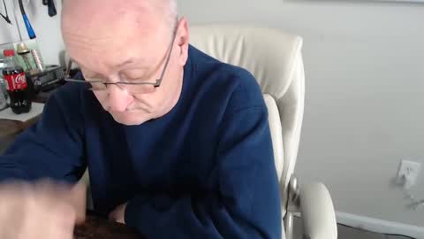 Snapshot of millenium0129 chatting on February 20, 4:57 pm millenium0129 online show from February 20, 4:57 pm